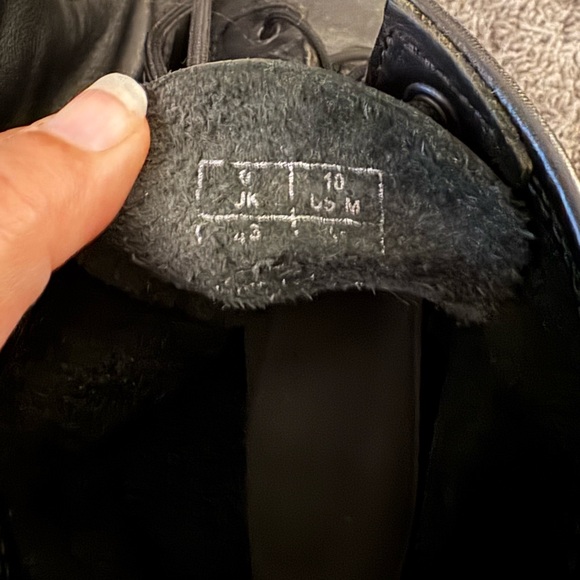 DR. MARTEN Men’s Vintage 1460 Lace Up Leather Boots - Picture 4 of 12